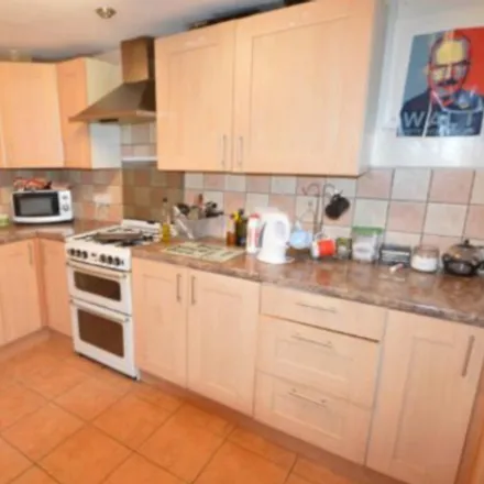 Image 2 - Thornville Court, Back Beamsley Mount, Leeds, LS6 1LR, United Kingdom - House for rent