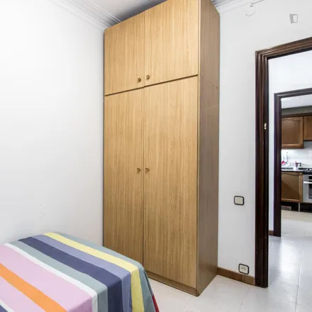 Rent this 3 bed room on Carrer de Còrsega in 560, 08037 Barcelona