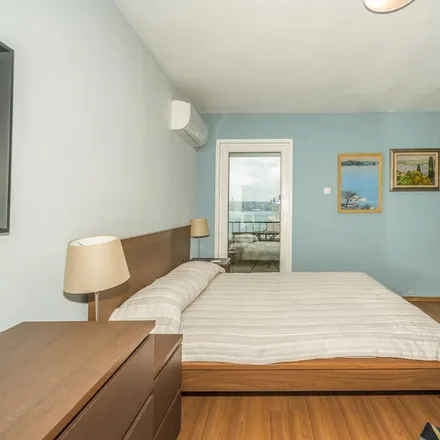 Rent this 4 bed condo on 34427 Beyoğlu