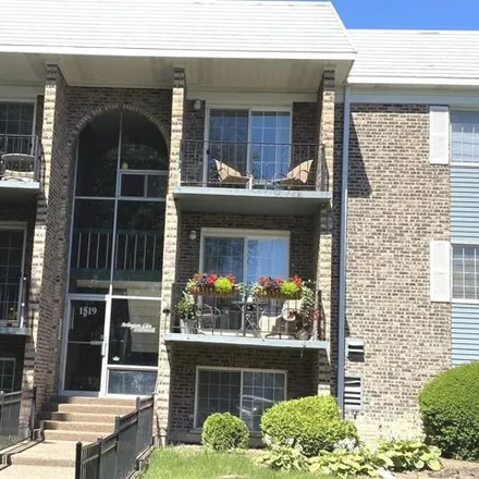 Rent this 1 bed condo on North Windsor Drive in Arlington Heights, IL 60004