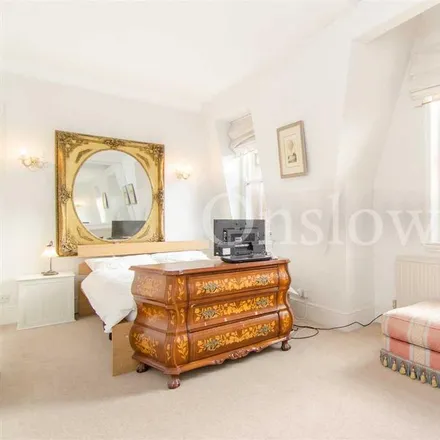 Rent this studio apartment on 14 Draycott Place in London, SW3 2RZ