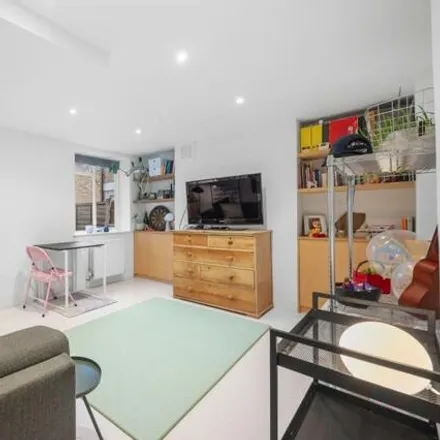Image 5 - Nevill Road, London, N16 0SX, United Kingdom - Apartment for sale