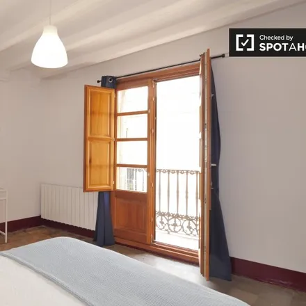 Rent this 5 bed room on Carrer d'en Quintana in 8, 08002 Barcelona