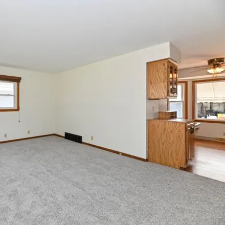 Image 4 - 2979 Brentwood Drive, Racine, WI 53403, USA - House for sale