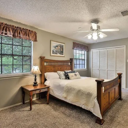 Rent this 9 bed house on San Antonio