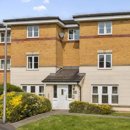 Rent this 2 bed apartment on Walton Way in Newbury, RG14 2NZ