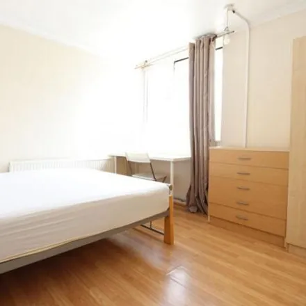 Image 3 - 11 The Green, London, E15 4ND, United Kingdom - House for rent