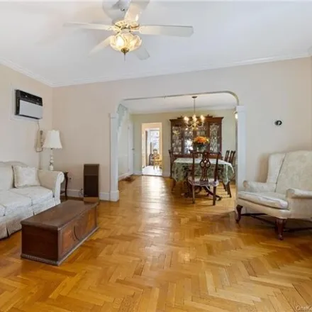 Image 5 - 2922 Sommer Place, New York, NY 10465, USA - House for sale