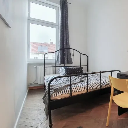 Rent this 5 bed room on Detmolder Straße 58 in 10715 Berlin, Germany