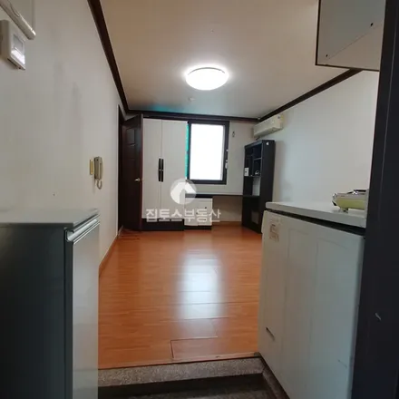 Rent this studio apartment on 서울특별시 관악구 신림동 1429-46