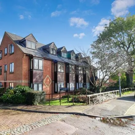Image 2 - Breakspear Court, Abbots Langley, WD5 0DP, United Kingdom - Apartment for sale