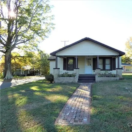 Rent this 2 bed house on 534 Logan Street in Statesville, NC 28677