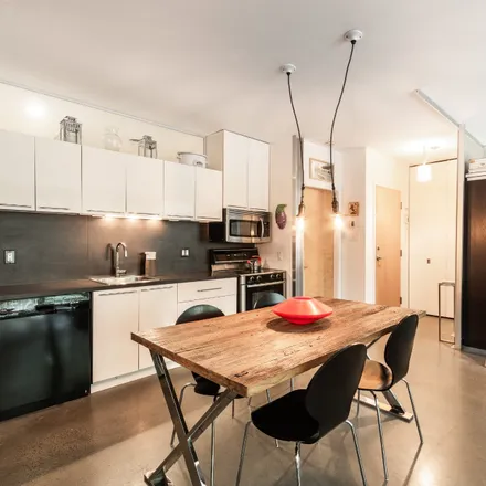 Image 3 - 2066 Rue Atateken, Montreal, QC H2L 1P9, Canada - Loft for sale