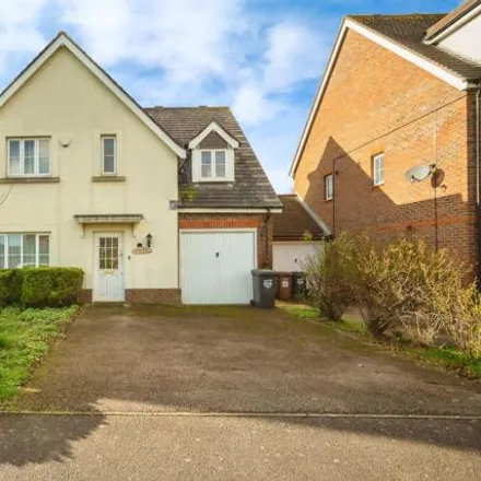 Buy this 5 bed house on The Oaks in Dartford, DA2 6PF