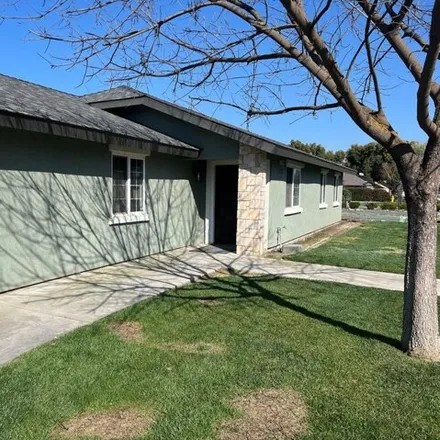 Rent this 3 bed house on 2241 14th Avenue in Kingsburg, CA 93631