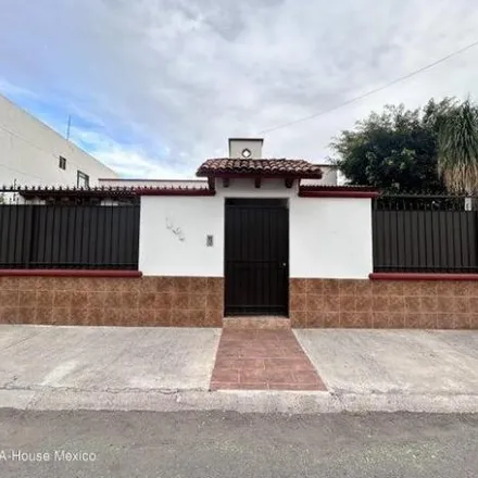 Buy this 3 bed house on Club de Golf Juriquilla in Privada Lomas del Lago, Delegaciön Santa Rosa Jáuregui