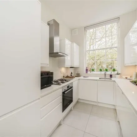 Rent this 2 bed townhouse on 45 Montagu Square in London, W1H 2LH