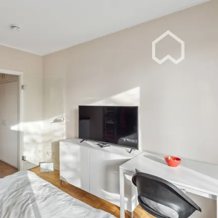 Rent this 1 bed apartment on Domino's in Ohlsdorfer Straße, 22299 Hamburg