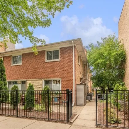 Buy this 3 bed house on 4880 North Hermitage Avenue in Chicago, IL 60613