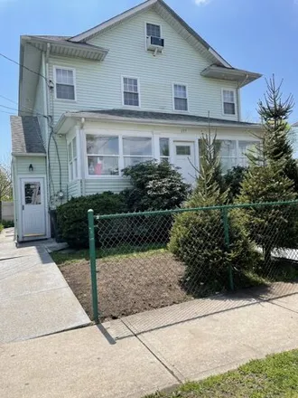 Buy this 6 bed house on 137 Wardwell Street in Stamford, CT 06902