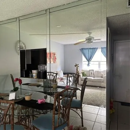 Image 3 - unnamed road, Crystal Lake, Deerfield Beach, FL 33084, USA - Condo for sale