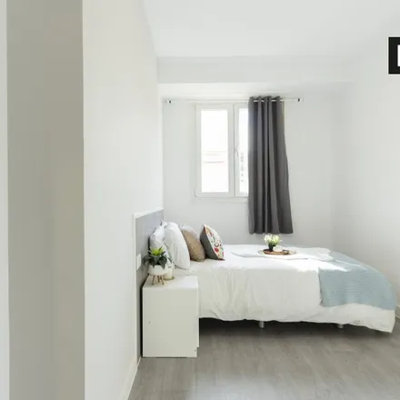 Rent this 8 bed room on Madrid in Farmacia - Paseo Delicias 50, Paseo de las Delicias