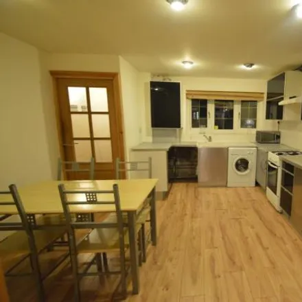Image 9 - Howden Place, Leeds, LS6 1PB, United Kingdom - House for rent
