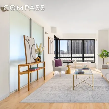 Image 1 - 530 East 76th Street, New York, NY 10021, USA - Condo for sale
