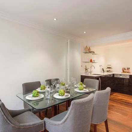 Rent this 3 bed apartment on Kensington Gardens Square Garden in Kensington Gardens Square, London