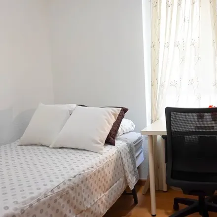 Rent this 6 bed room on Calle de Cea Bermúdez in 66, 28003 Madrid