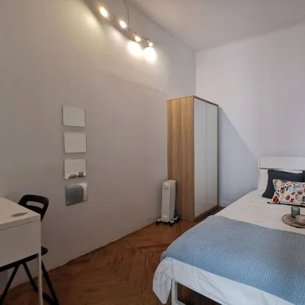 Rent this 9 bed room on Calle Preciados in 42, 28013 Madrid