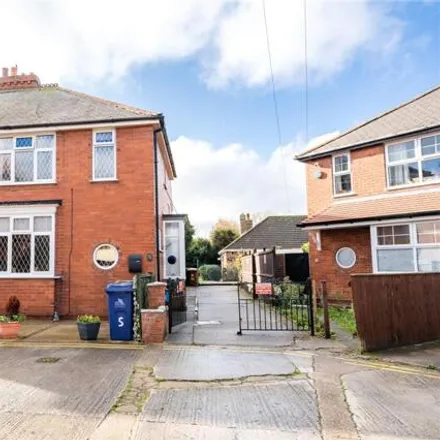 Buy this 3 bed duplex on Oak Avenue in Grimsby, DN32 0AN