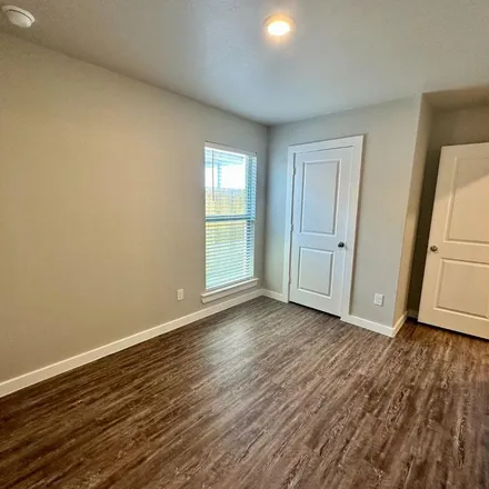 Rent this 3 bed apartment on 1998 Aberdeen Avenue in Wolfforth, TX 79382