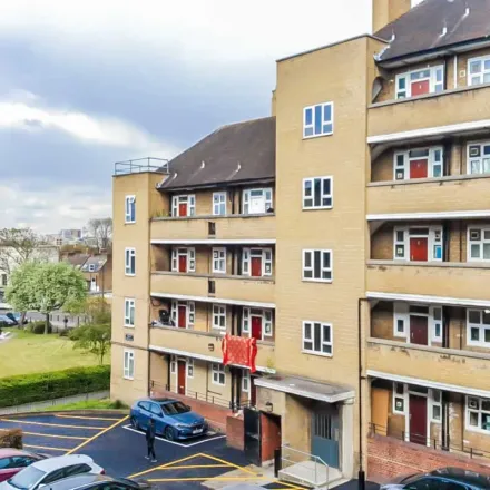 Rent this 3 bed apartment on Lisboa Grill in 256A Brixton Hill, London