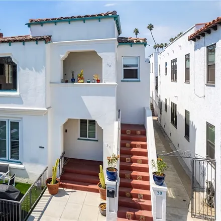 Buy this 3 bed condo on 39 Belmont Avenue in Long Beach, CA 90803