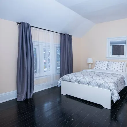 Rent this 2 bed apartment on Niagara Falls in ON L2E 4E7, Canada