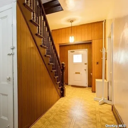 Image 6 - 25-81 38th Street, New York, NY 11103, USA - Townhouse for sale