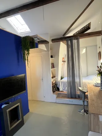Rent this 3 bed apartment on 6 Rue Jacques Kablé in 75018 Paris, France