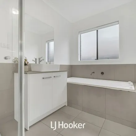 Image 1 - Milka Avenue, Clyde North VIC 3978, Australia - Apartment for rent