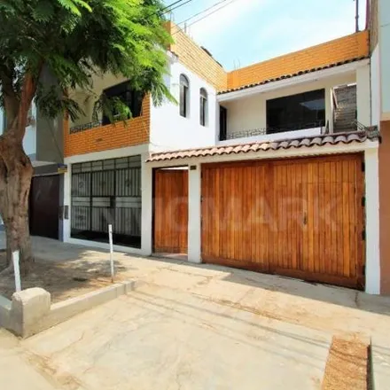 Buy this 6 bed house on Institución educativa inicial Maria Auxiliadora in Fray Padre Urraca, Los Olivos