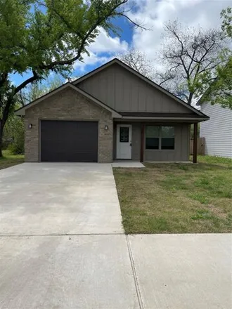 Rent this 3 bed house on 826 West Walker Street in Denison, TX 75020
