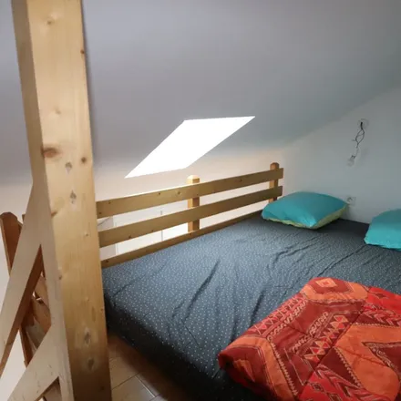 Rent this 3 bed apartment on Église Paroissiale Saint-Jean Baptiste in Rue de l'Abbé Dugué, 45140 Saint-Jean-de-la-Ruelle