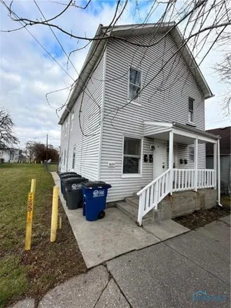 Buy this 4 bed house on 2071 Genesee Street in Toledo, OH 43605