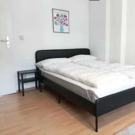 Rent this 1 bed apartment on Hausburgschule / Staatliche Europaschule Deutsch-Spanisch in Ebertystraße, 10249 Berlin