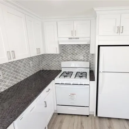 Image 6 - 2 White Daisy Lane, Bohemia, Islip, NY 11716, USA - Apartment for sale