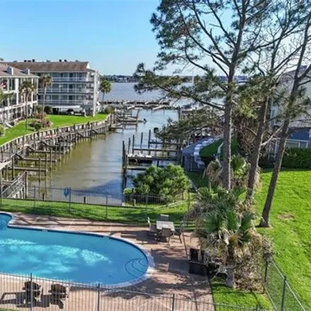 Buy this 1 bed condo on 267 Yacht Club Lane in El Lago, Harris County