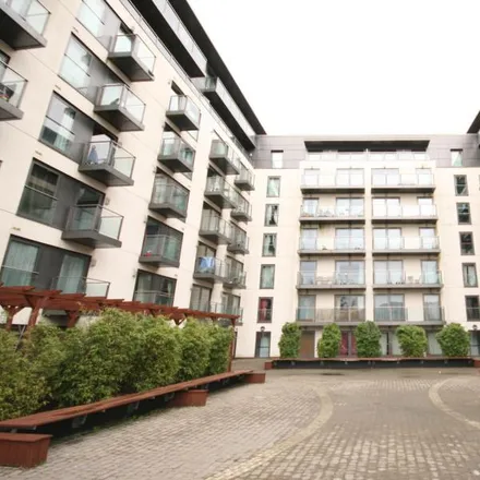 Rent this 1 bed apartment on High Street in Slough, SL1 1EP