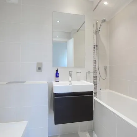 Image 5 - Central Point, 45 Beech Street, Barbican, London, EC2Y 8AD, United Kingdom - Apartment for rent