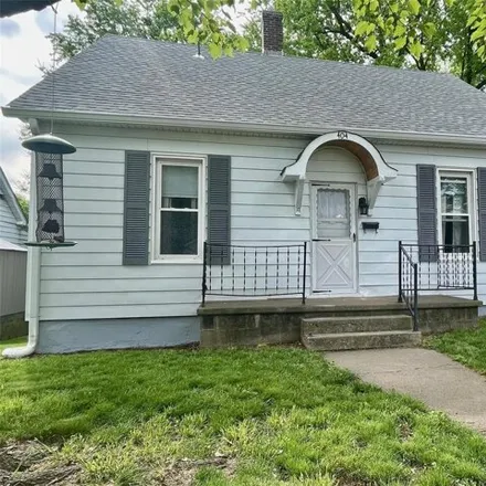 Buy this 3 bed house on 522 East Wickliffe Avenue in Collinsville, IL 62234