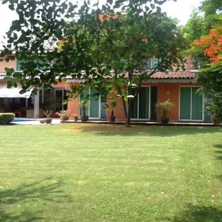 Buy this 5 bed house on Calle Paseo del Bosque in Geovillas Colorines, 62790 Tezoyuca